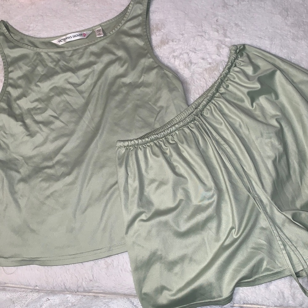 XS Victoria’s Secret VINTAGE silky satin pajama tank & shorts set